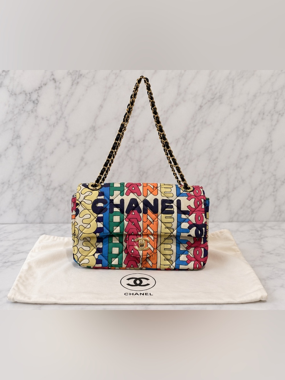 🌈✨ Women’s Multicolor Graffiti Letter Flap Bag ✨🌈